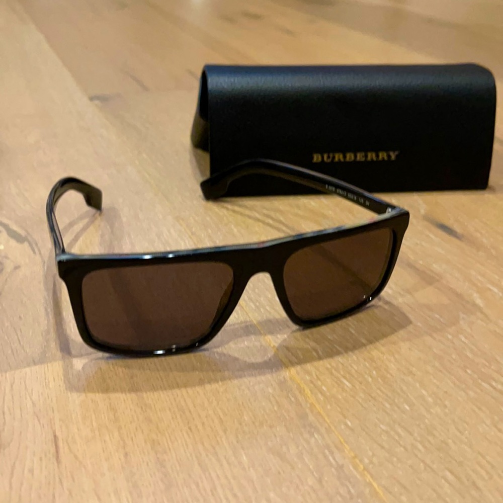 BURBERRY SUNGLASSES